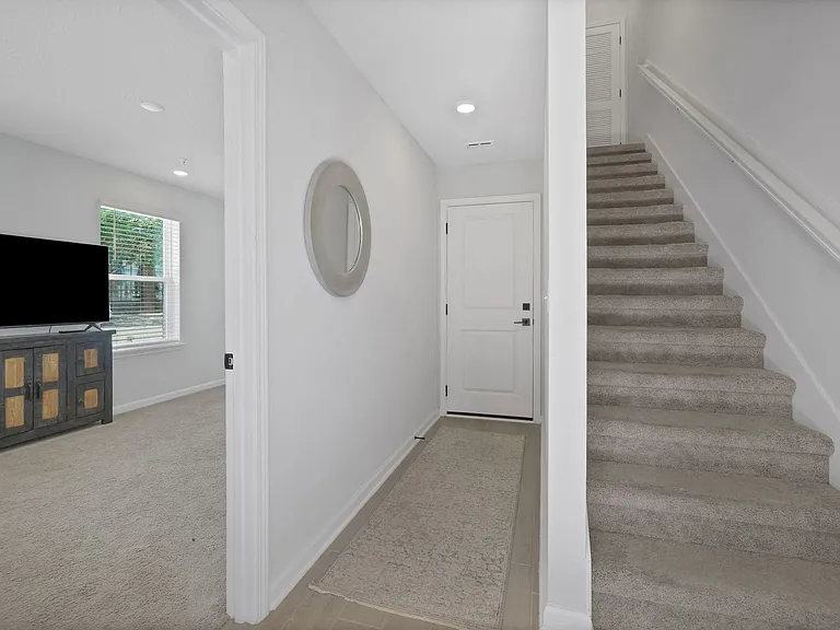 1096 Farwell St — Photo 3