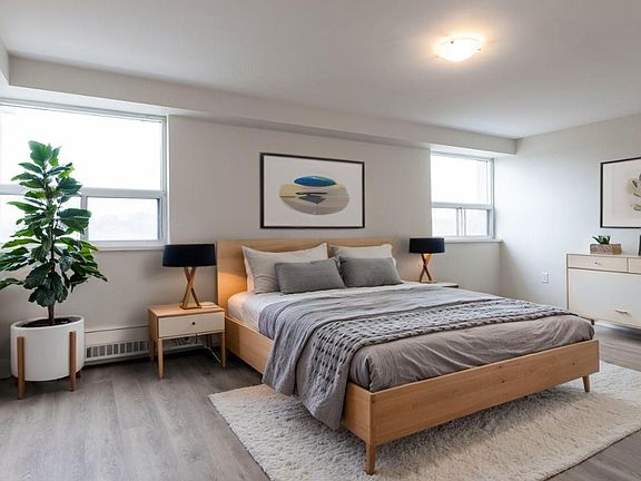 5th image of 1640 Lawrence Ave W #1231739