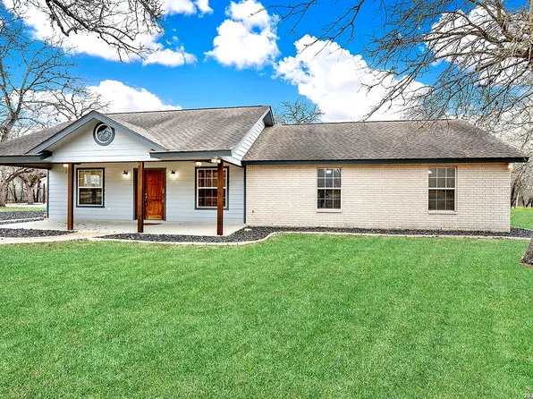 1026 Wild Flower, Floresville, TX 78114