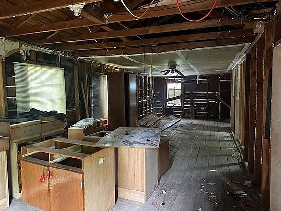 2nd image of 1300 33rd St