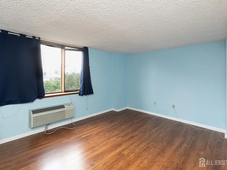 30 S Adelaide Ave #5M — Photo 21
