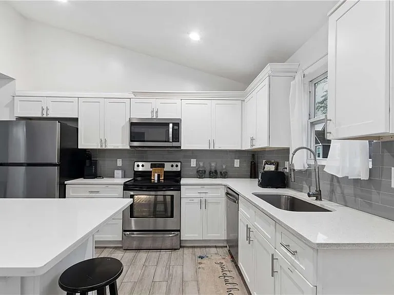 1298 Gideons Dr SW — Photo 10