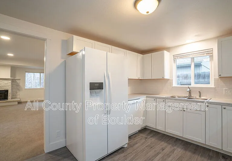 1117 Vivian St — Photo 11