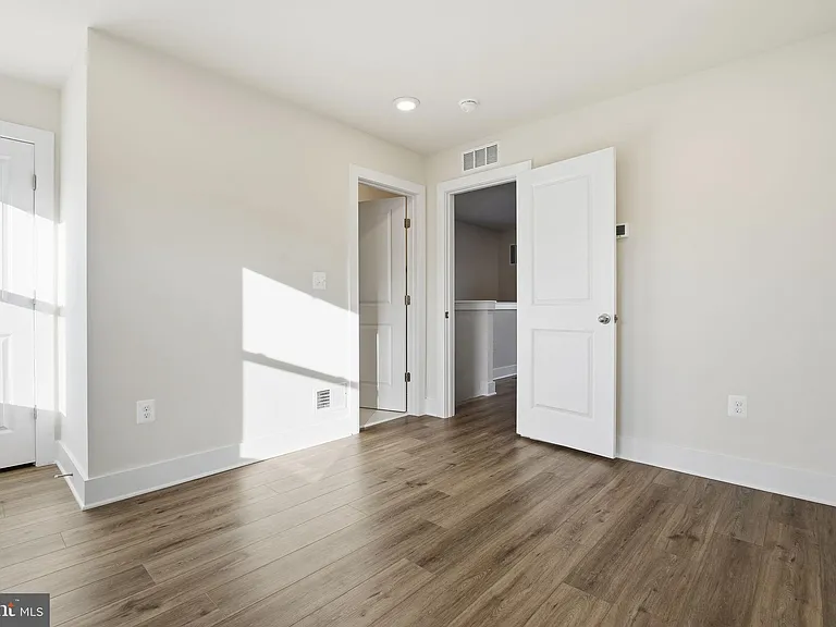 116 Crown St — Photo 25