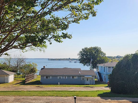 2nd image of 401 Bella Vista Dr