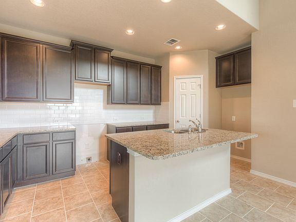 4th image of 205 Stoeger Dr