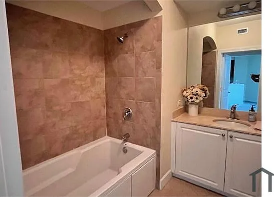 2 bed, 1241 sqft, $2,395 — Photo 3