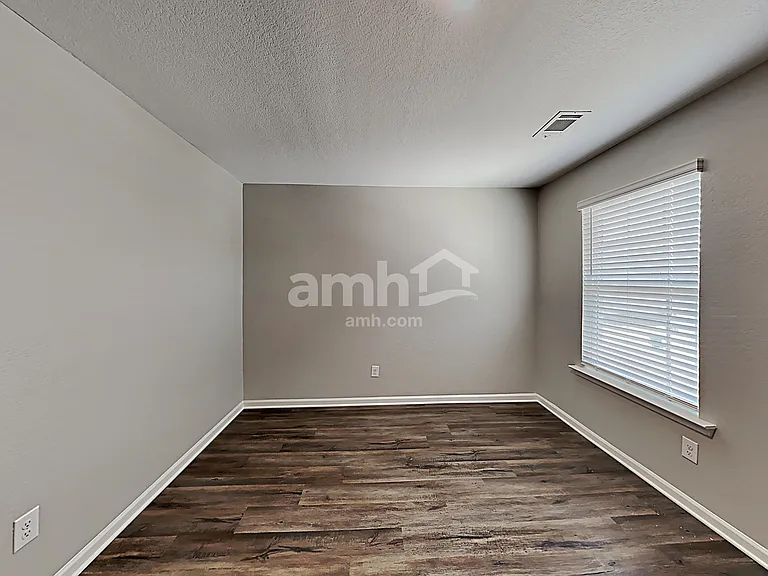 415 Vermeer Ct — Photo 15