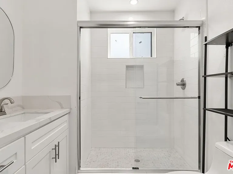 1341 N Mariposa Ave — Photo 13