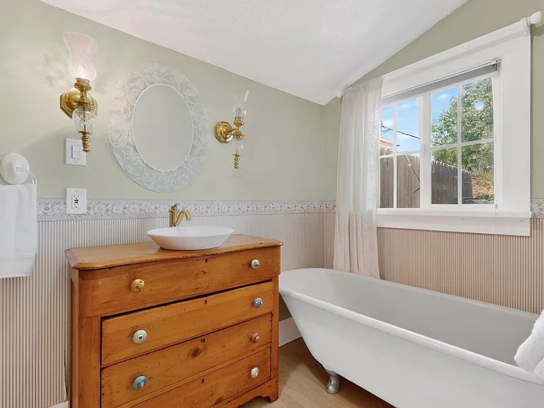 119 Walter St NE — Photo 18