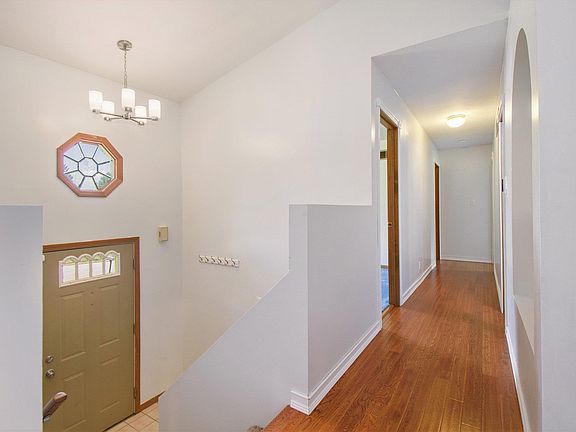4th image of 24490 Burr Oak Dr