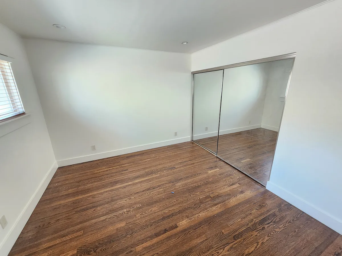Building Photo - 6635 Irvine Ave #2