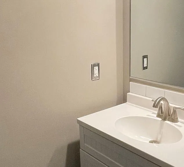 1270 Squires Dr — Photo 10