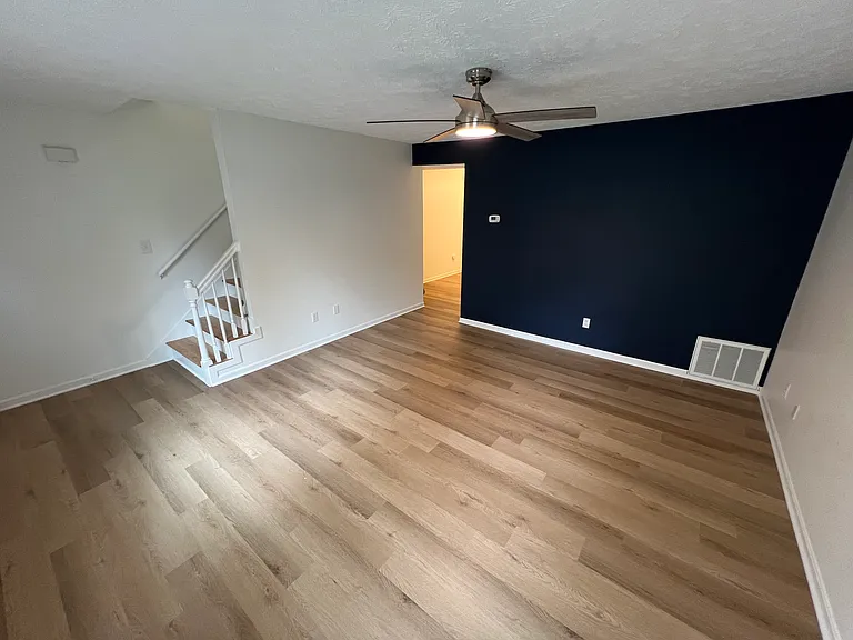 429 Westwood Dr #4 — Photo 5