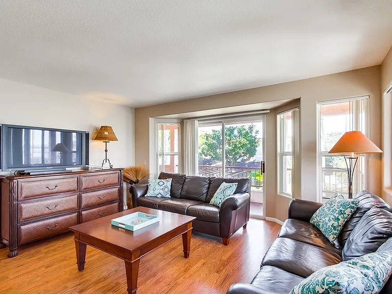 831 Allerton Ct — Photo 1