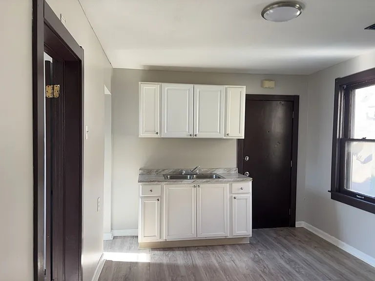 3621 Sackett Ave — Photo 7