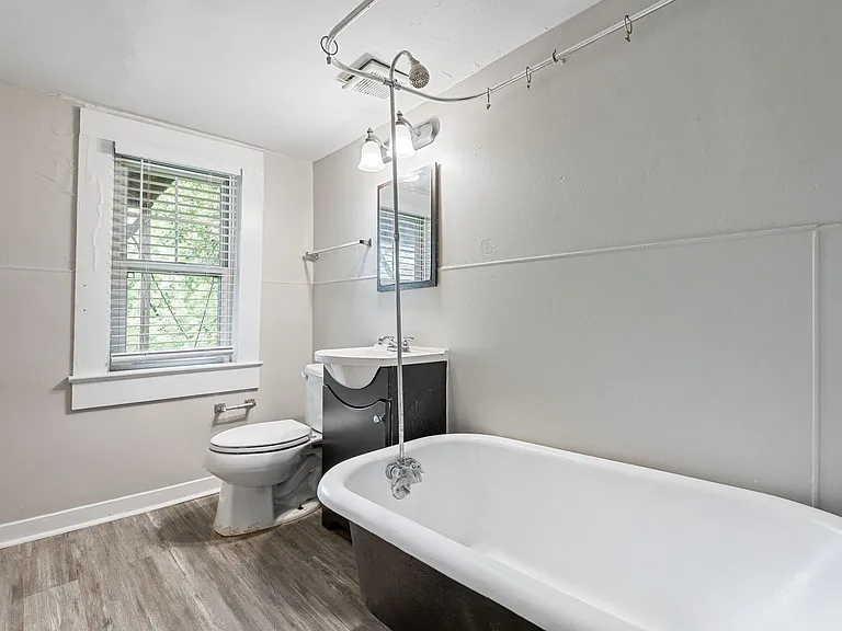 Duplex Apartment on 17th Avenue — Photo 6