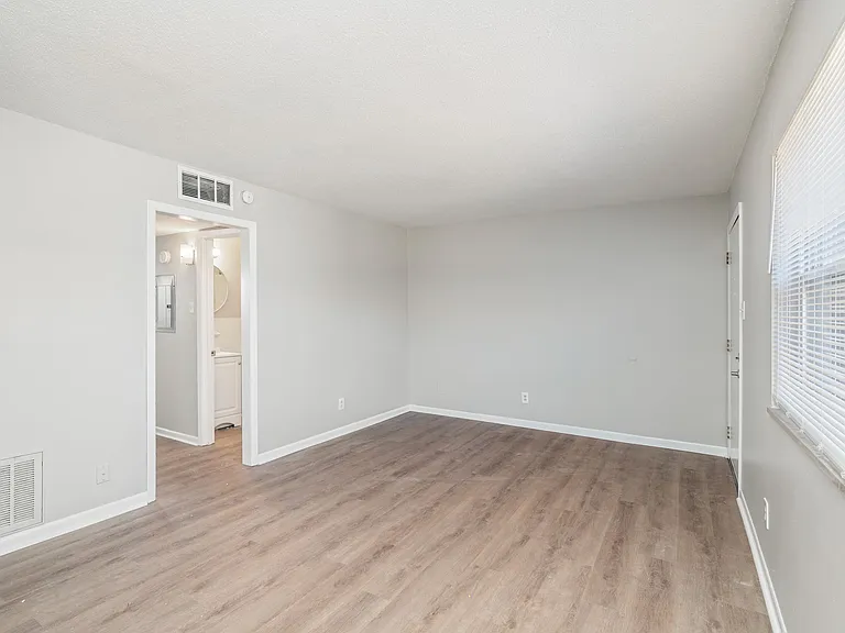 2716 Holbrook Dr #1 — Photo 3