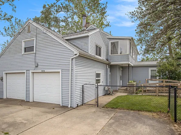 5218 Deep Point Dr, Portage, MI 49002