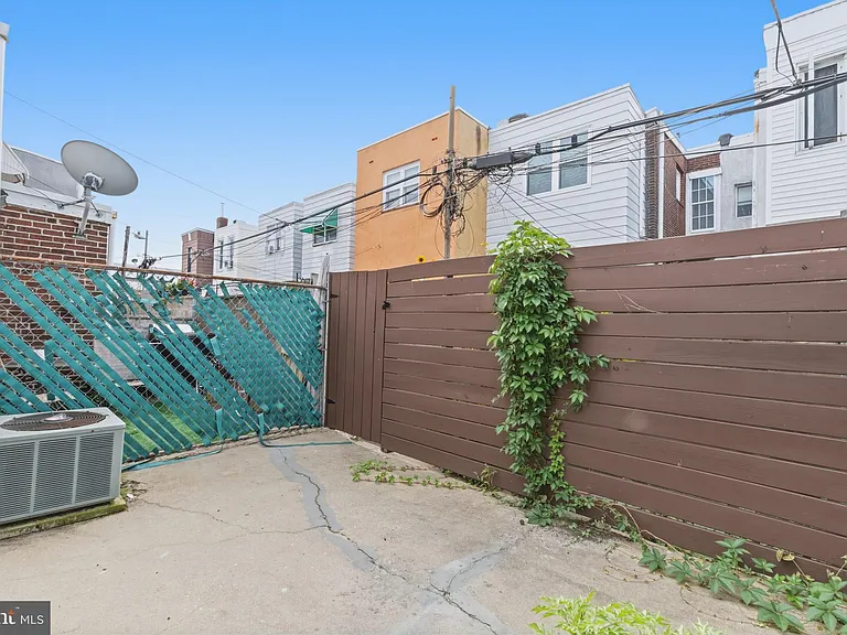 2340 S Hutchinson St — Photo 19