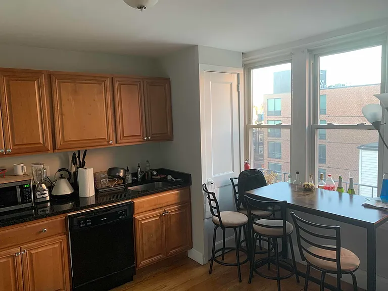 220 Hanover St #19 — Photo 13
