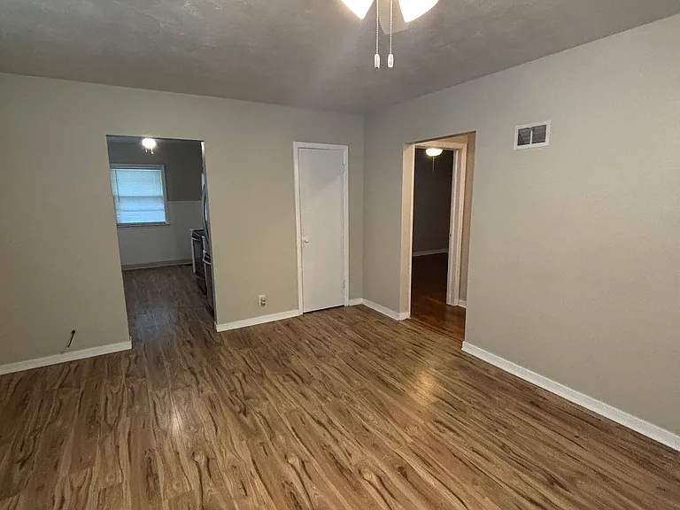 330 S 30th St — Photo 3