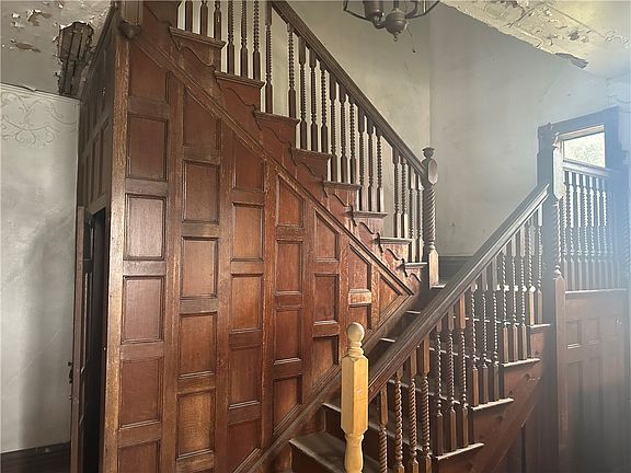 2nd image of 539 N Main St