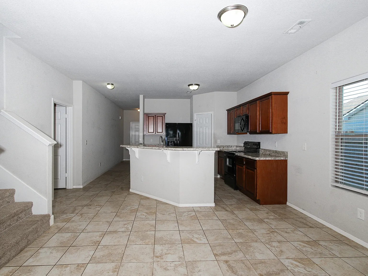 3 bed, 2.5 bath, 2172 sqft, $1,900 — Photo 3