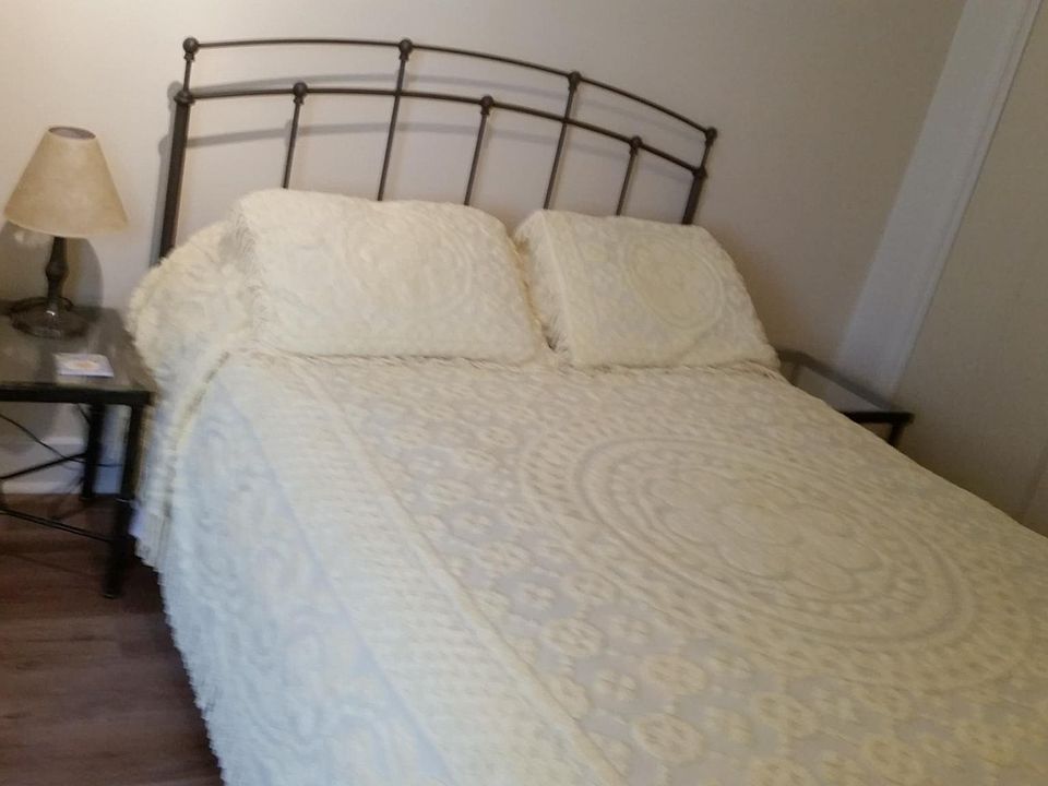 brand new queen size bed