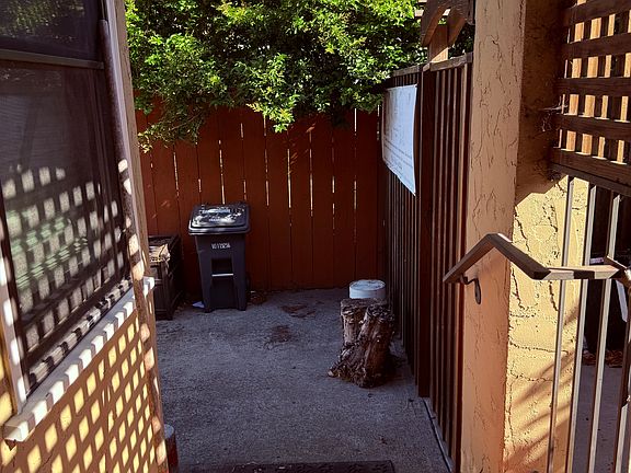 Exit to entrance of the rental.