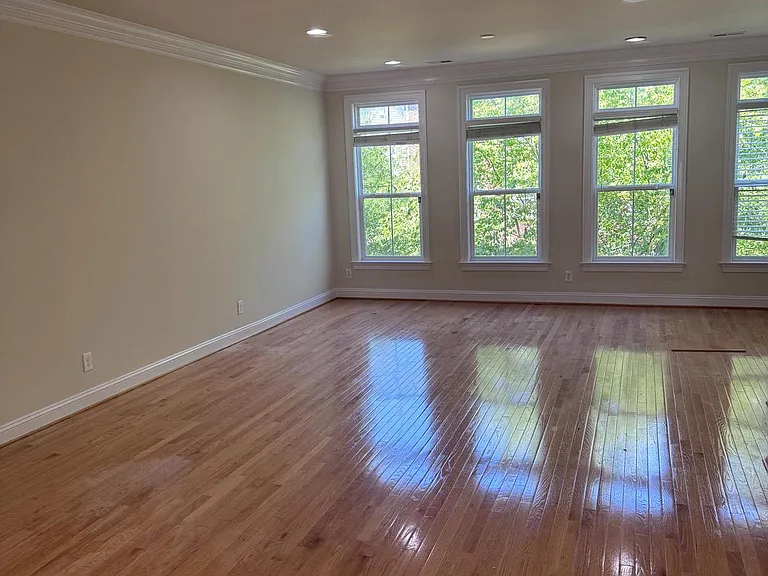 3083 Waterloo Ln — Photo 3