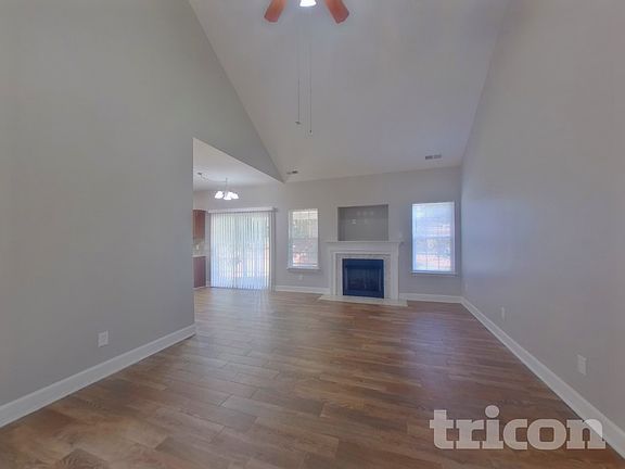 3rd image of 955 Ashland Ave