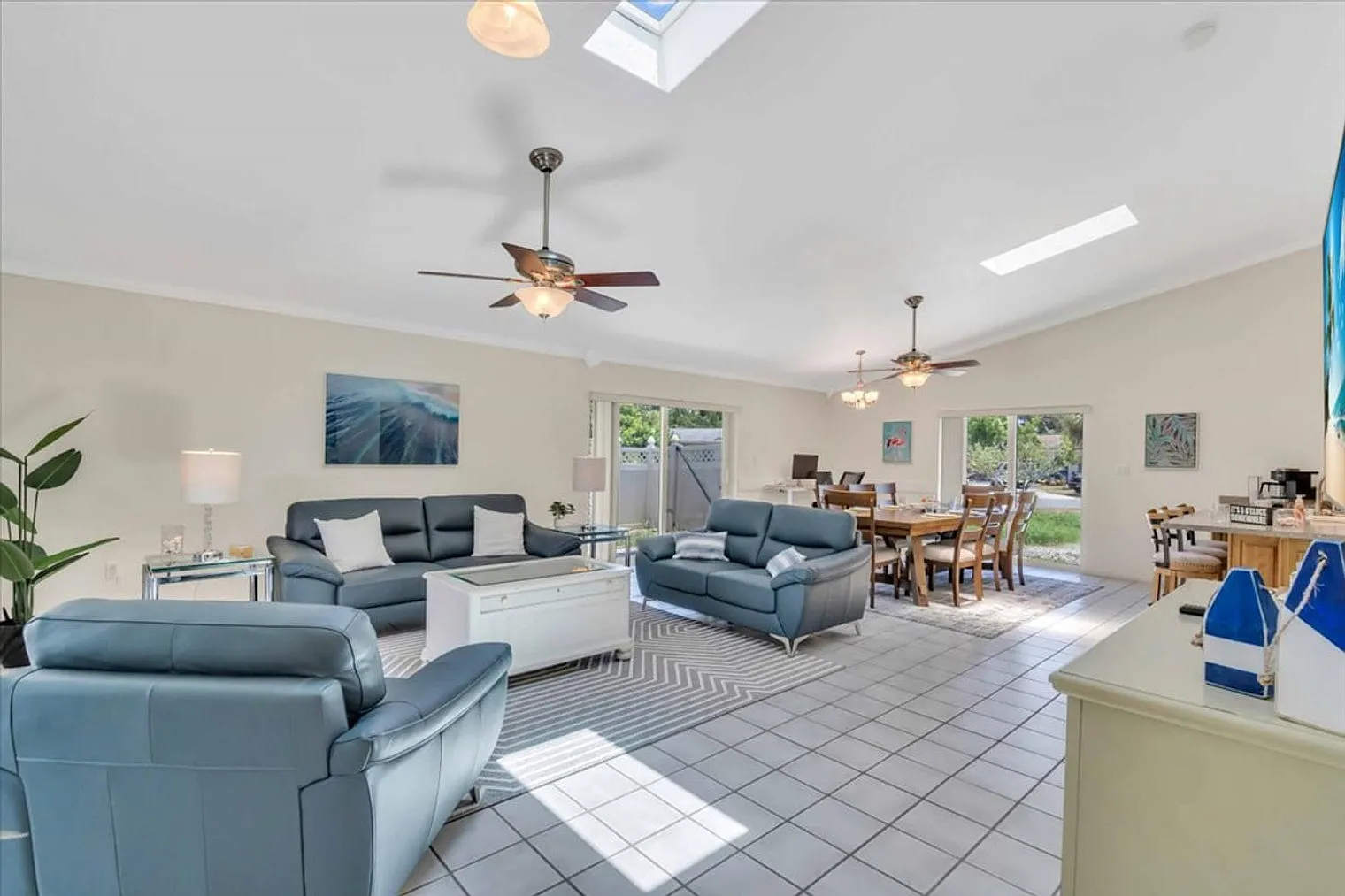2 bed, 1.0 bath, $4,281 — Photo 3