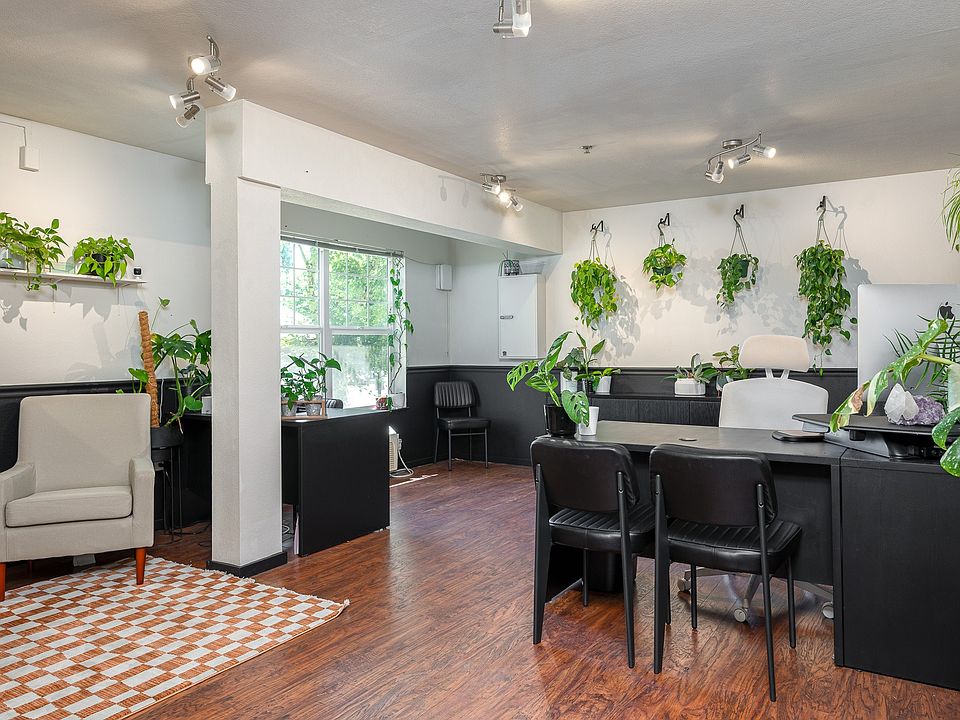 10th Street | Community Area