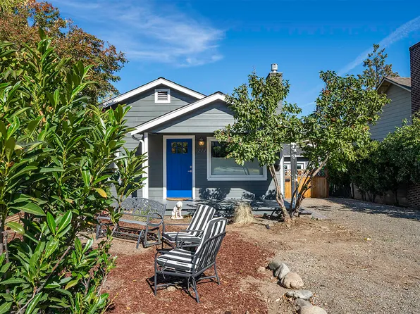 1277 Iowa St, Ashland, OR 97520