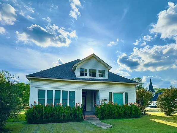300 S Oak St, Lorena, TX 76655