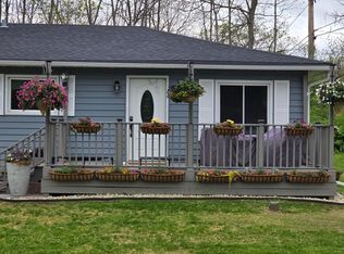 12759 N Shoreland Pkwy, Mequon, WI 53092