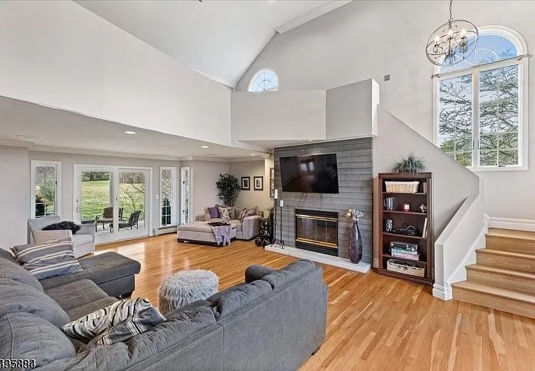 167 Douglas Rd — Photo 8