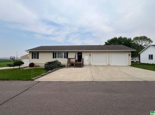 112 3rd St, Maurice, IA 51036