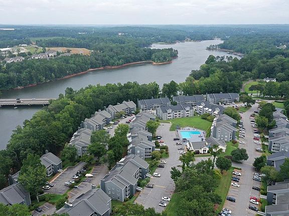 3rd image of 1402 Northlake Dr #14B