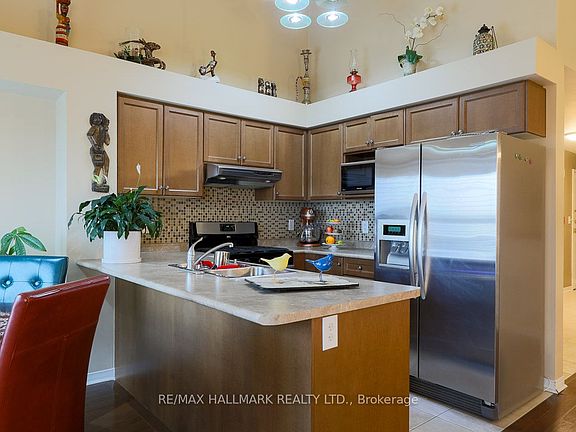 5th image of 649D Warden Ave #24
