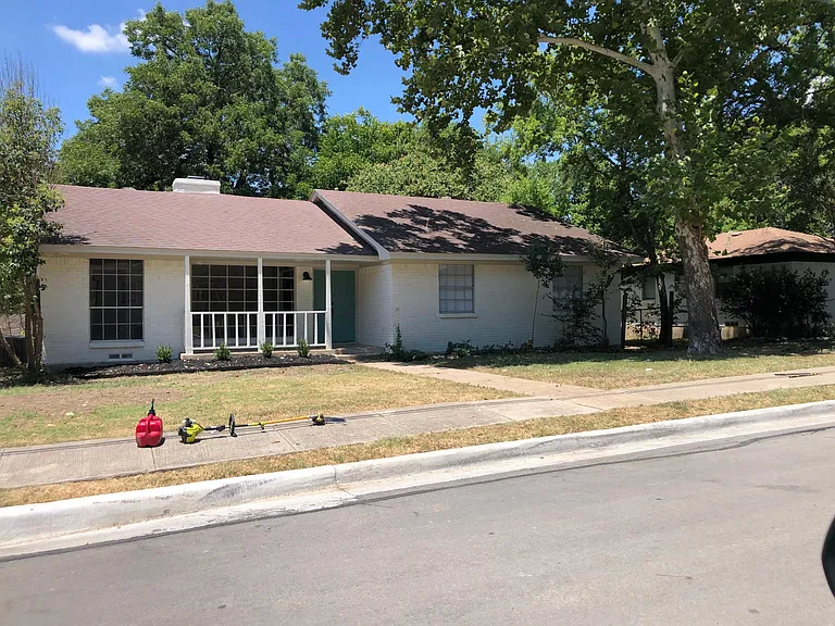 818 Barnes St — Photo 68