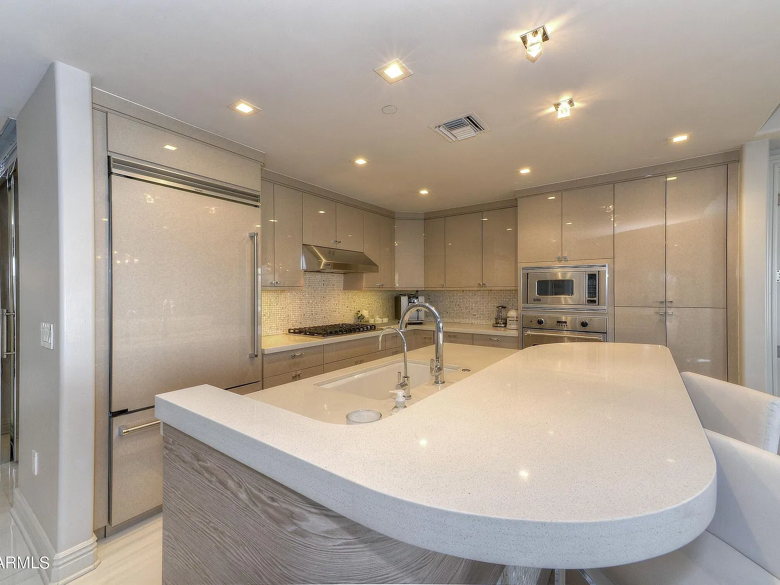 2 bed, 2050 sqft, $12,500 — Photo 2