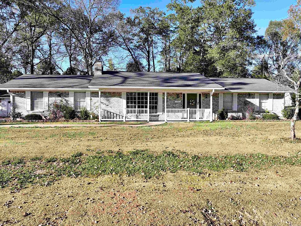 1st image of 15 Dogwood Ln