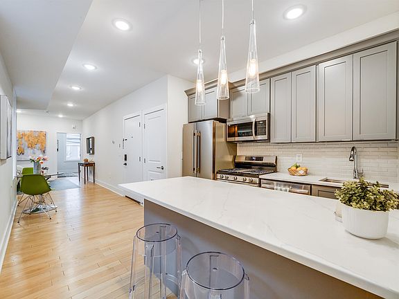 3rd image of 684 Summit Ave #3
