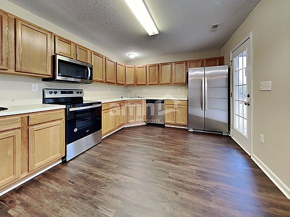 3rd image of 470 Hainsworth Dr