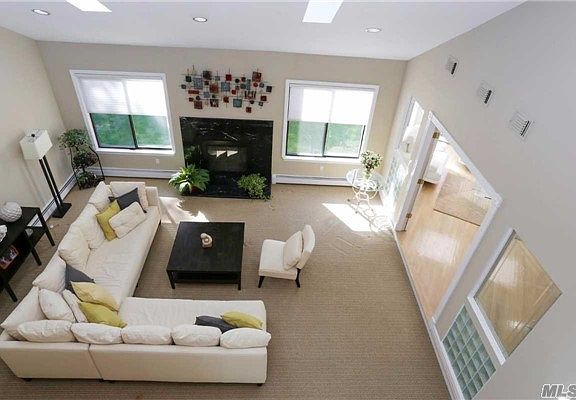 3rd image of 15 Clearmeadow Ln