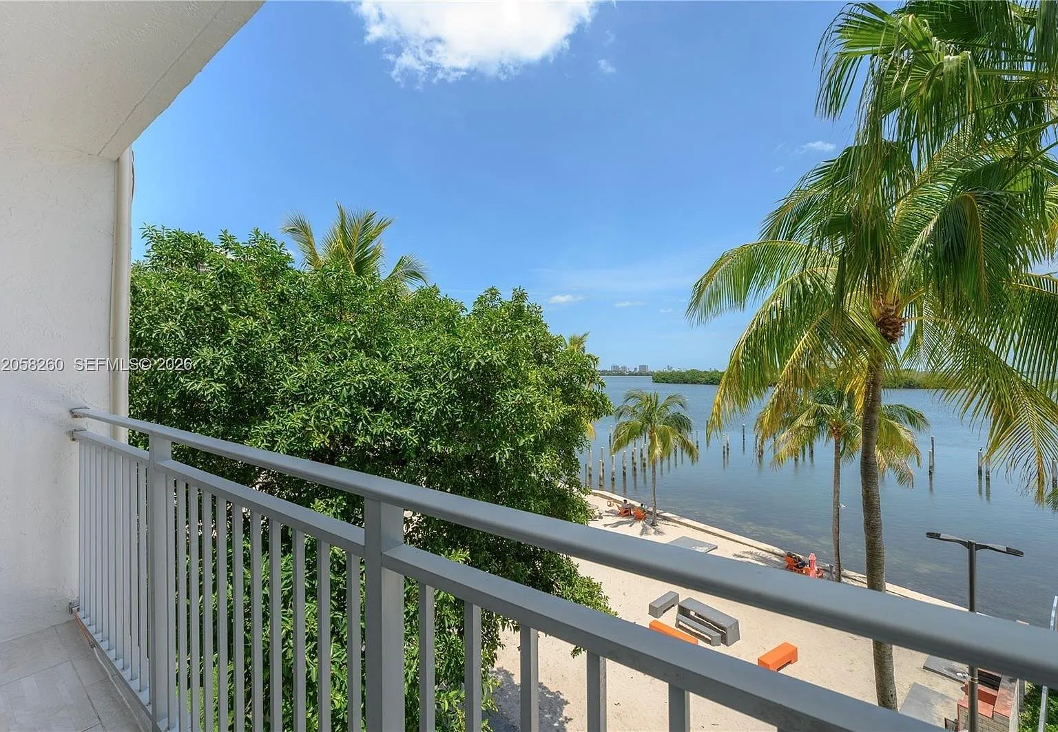 2 bed, 926 sqft, $3,350 — Photo 1