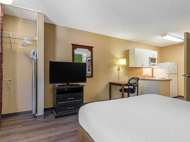 Studio Suite - 1 Queen Bed