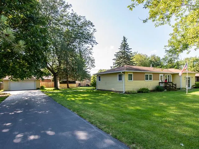 612 Russell Ave photo 1